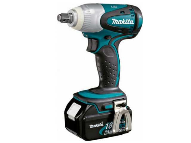 Аккум. ударный гайковерт MAKITA DTW 251 RME в чем. (18.0 В, 2 акк., 4.0 А/ч Li-Ion, посадочн. квадрат 1/2 ", 230 Нм, вес 1.7 кг)